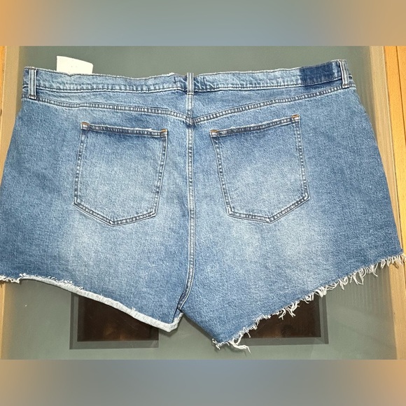 Abercrombie & Fitch Curve Love Women's The Mom Denim High Rise Short Size 37/24 - Picture 4 of 6